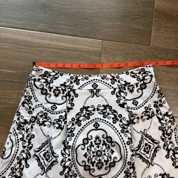 White House Black Market trellis pattern pleated, lined skirt with pockets size - Picture 2 of 7